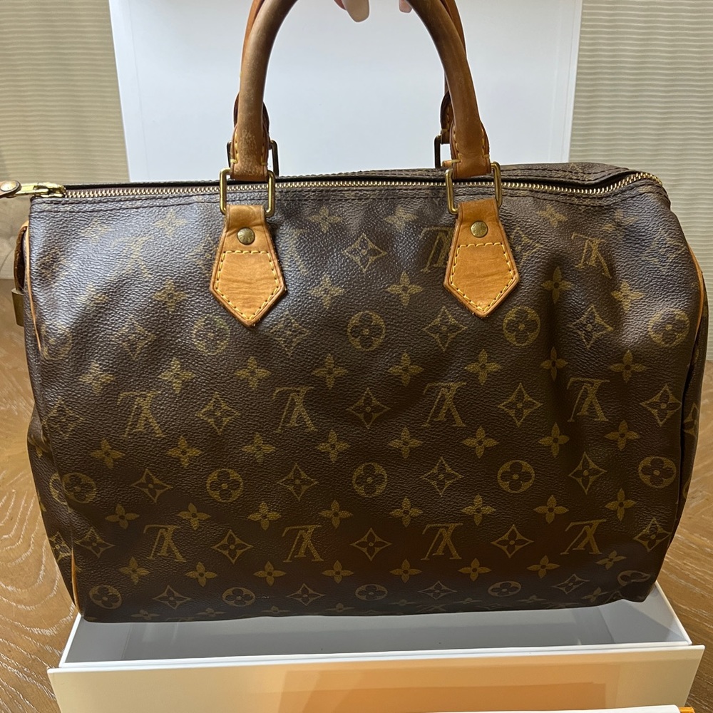 Louis Vuitton Monogram Speedy 35